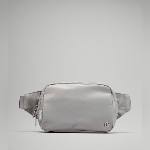 NWT Lululemon Belt Bag Large 2L - Silver - Picture 2 of 8